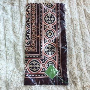 NWT VERA BRADLEY MEDALLION 100% SILK SCARF HTF! ♥️